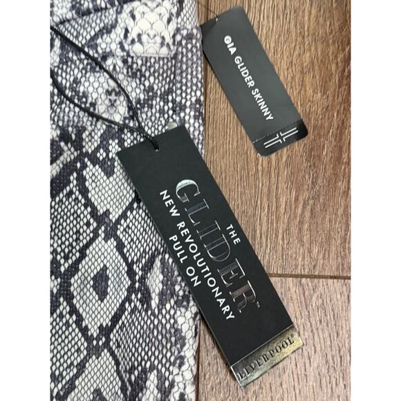 Liverpool Gia Glider Pull On Ankle Skinny Jeans Snake Print Gray Size 6/28 -NWT - Picture 3 of 5